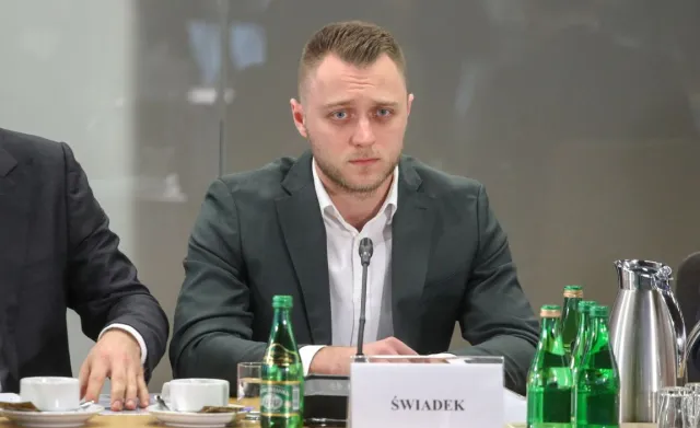 Edgar Kobos przed komisją: Kierownictwo Zjednoczonej Prawicy usiłowało tuszować aferę wizową