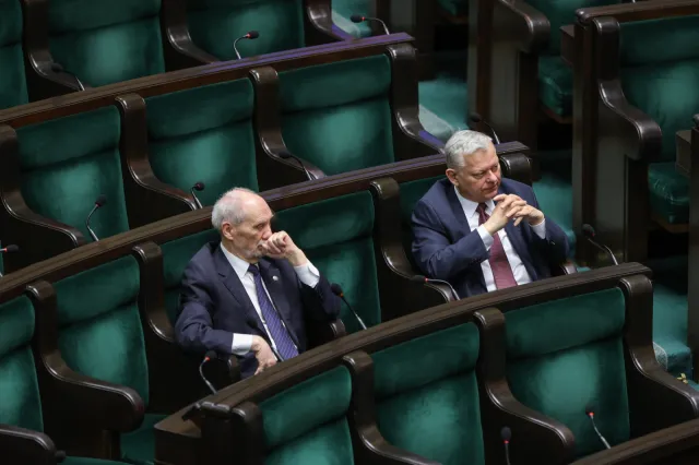 Awantura i bunt posłów PiS. Suski: Bawcie się sami