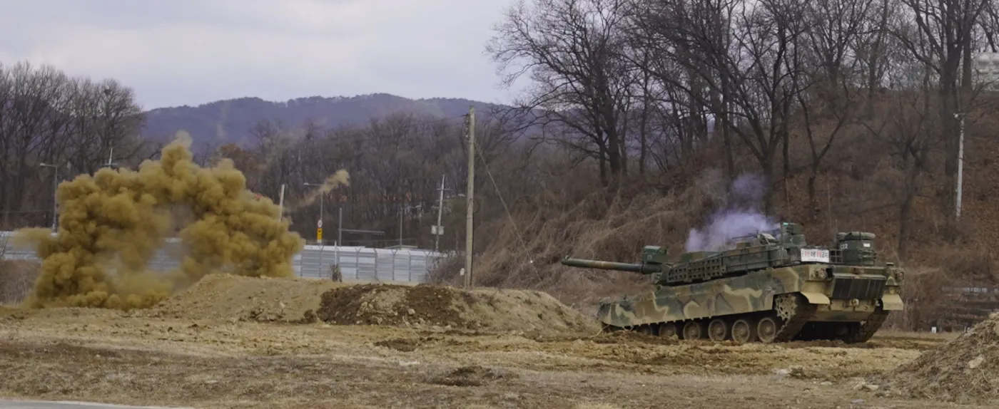 Czołgi dla Polski w akcji. Tak wyglądają K2 na poligonie[ZDJĘCIA]