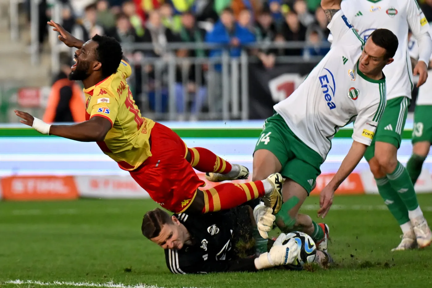 Gabriel Kobylak, Damian Jakubik i Afimico Pululu