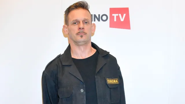 Michał Wójcik z Ani Mru Mru wspomina zmarłą partnerkę i mówi o nowej miłości. "Pilnuje mnie"