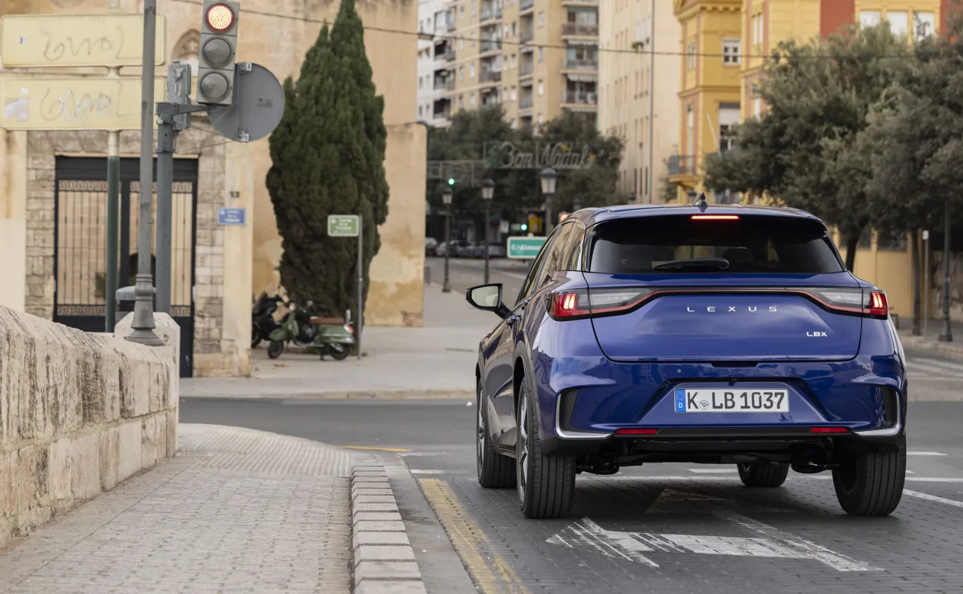 lexus-lbx-38148761.jpg