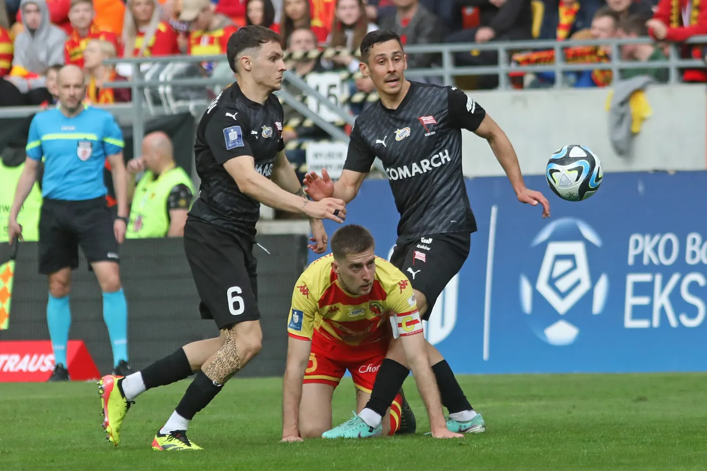 Sensacyjna porażka Jagiellonii. Dieguez "wyleciał" z boiska, Pululu zmarnował rzut karny [WIDEO]