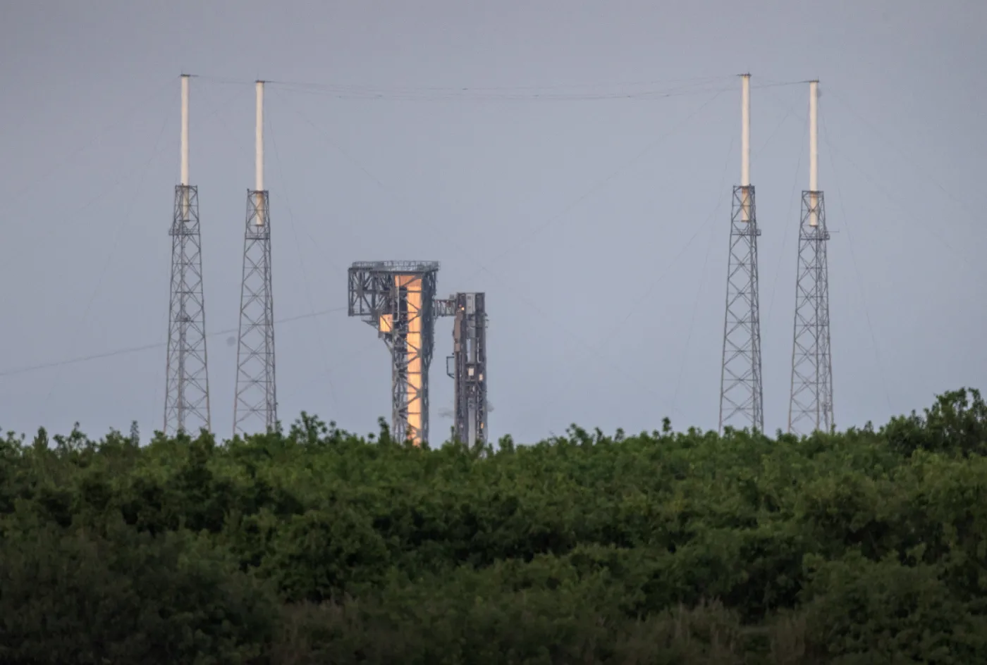 Pierwszy załogowy lot statku Starliner odwołany