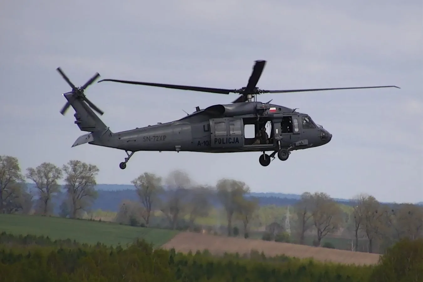 Pancerne pojazdy i Black Hawk w akcji. CBŚP rozbiło fabrykę "kryształu"