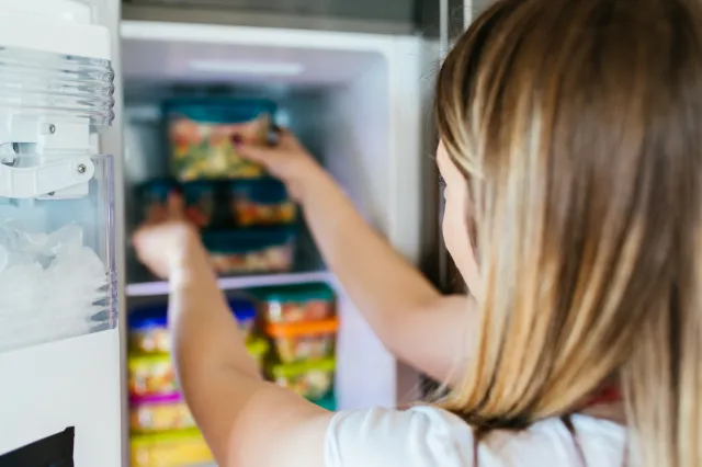 Mięso, warzywa, owoce. Jak długo przechowywać żywność w zamrażarce?