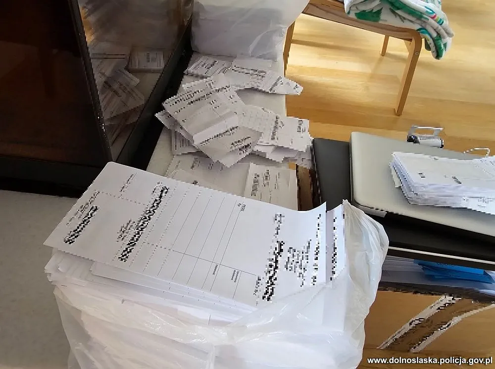 Wyłudzili z NFZ ponad 3 mln. Podrabiali recepty na na lek zawierający srebro koloidalne