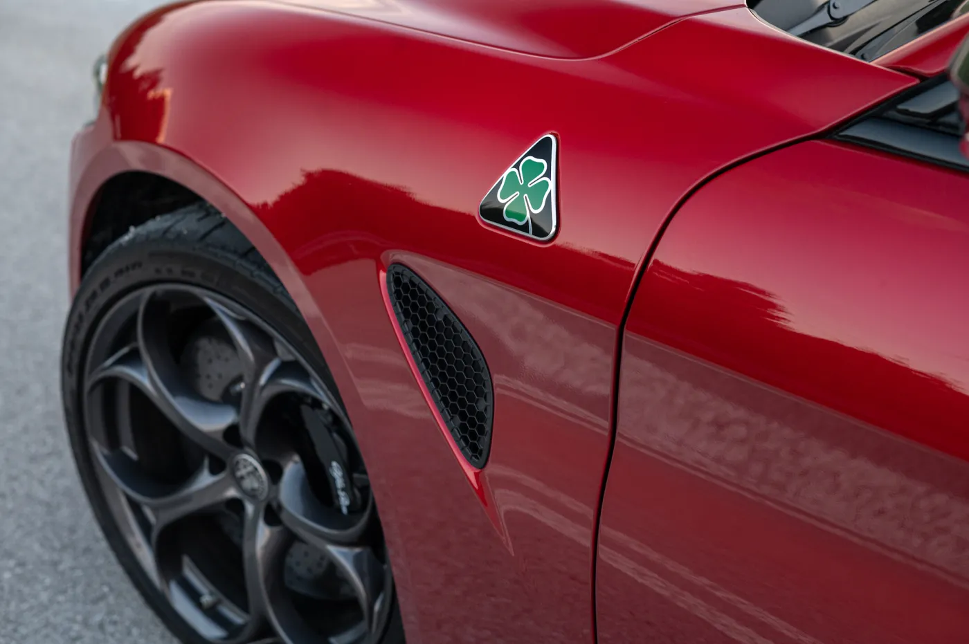 Alfa Romeo odleciała. Napęd na tył i 520 KM - oto auto dla koneserów