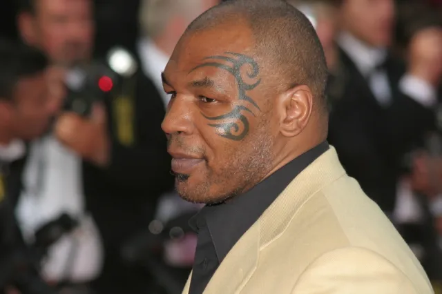 Mike Tyson pobił w samolocie pasażera. Polała się krew [WIDEO]
