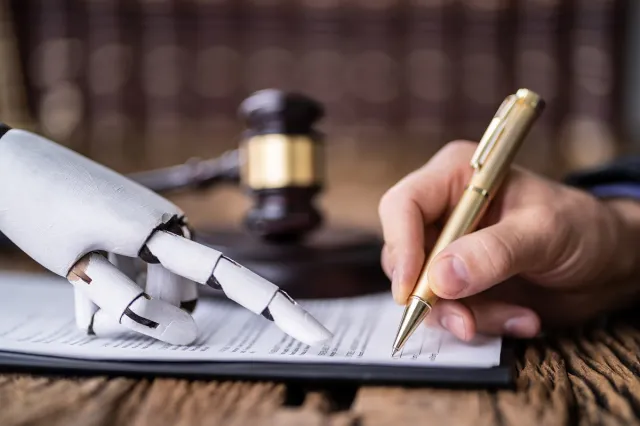 Sędziowie mogą używać AI do pisania wyroków. Padło jednak poważne ostrzeżenie