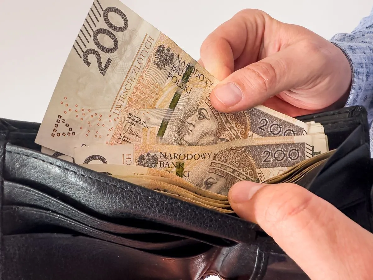 Renta wdowia: Nie 50% a 15% (6 miesięcy) i 20% (6 miesięcy). Przykład obliczeń strat dla modelu kroczącego