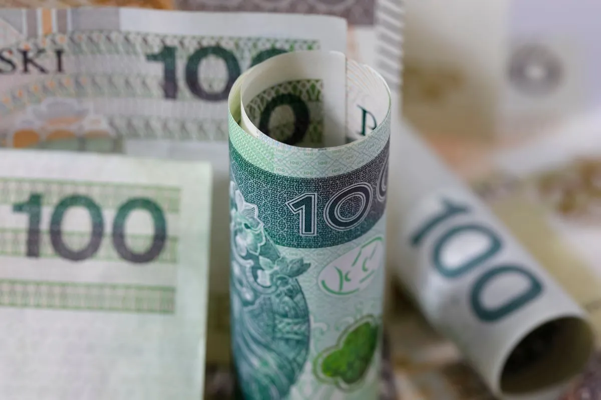 Rentę wdowią można połączyć z udziałem w emeryturze zmarłych (męża albo żony). Potrzebne są wnioski