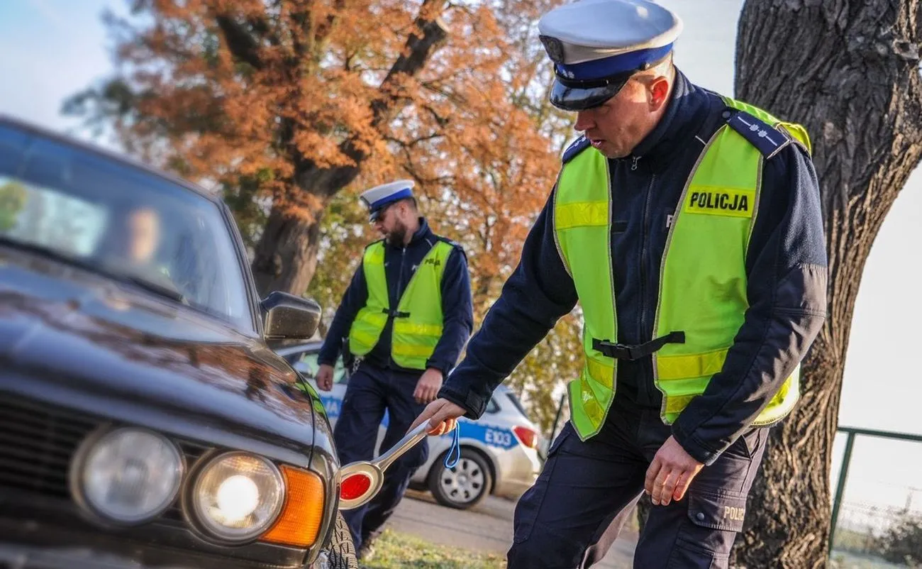 Masz takie światła w aucie? Od dziś mandat 3 tys. zł i stracisz dowód rejestracyjny