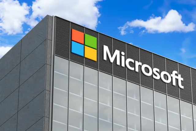 Odwołane loty, problemy banków i giełd. Gigantyczna awaria systemów Microsoft sparaliżowała świat