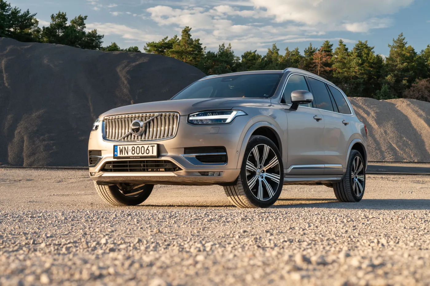 volvo-xc90-38266361.jpg