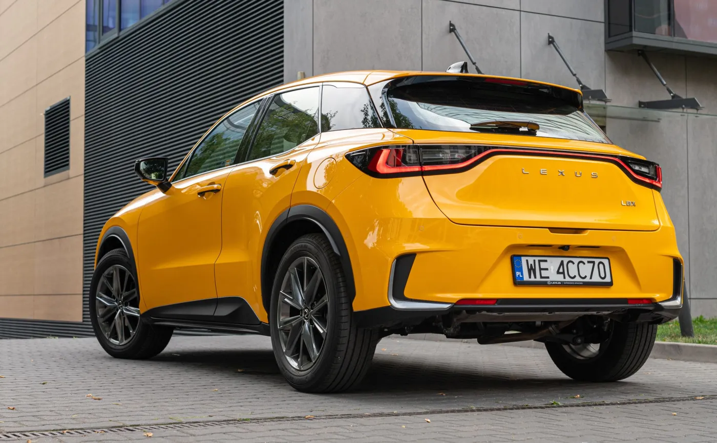lexus-lbx-38310133.jpg