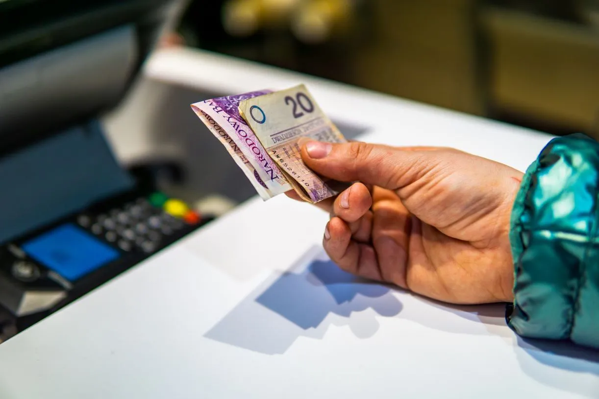 reszta pieniądze zakupy kasa fiskalna sklep
