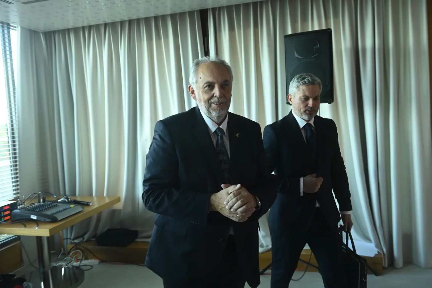 Piesiewicz kontratakuje. PKOl zapowiada pozew przeciw ministrowi sportu