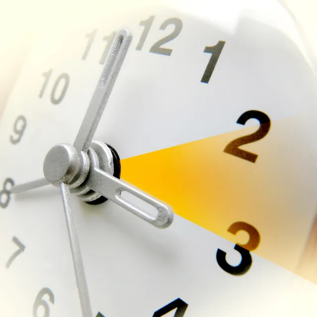 Jak mózg reaguje na zmianę czasu? PSYCHOLOG tłumaczy