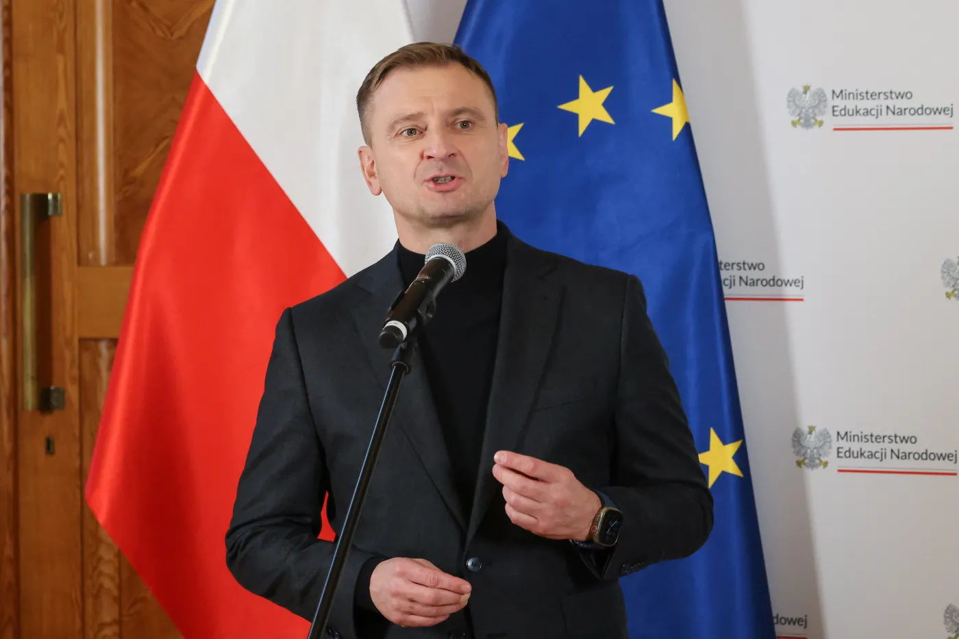 Nitras ujawnił zarobki Piesiewicza. Kosmiczna pensja prezesa PKOl