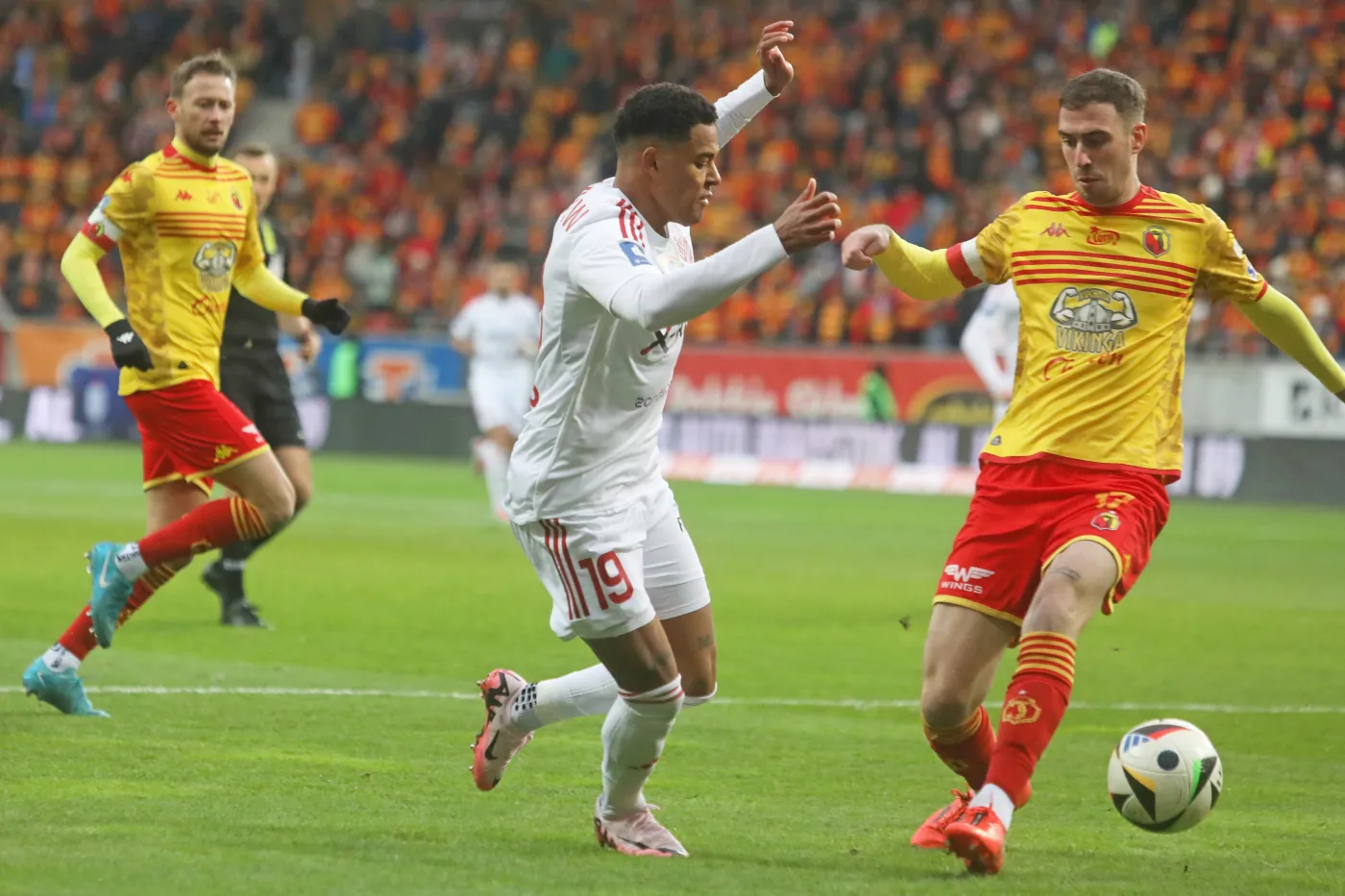 Ameyaw nabrał sędziego. Kontrowersyjny rzut karny dla Rakowa w meczu z Jagiellonią