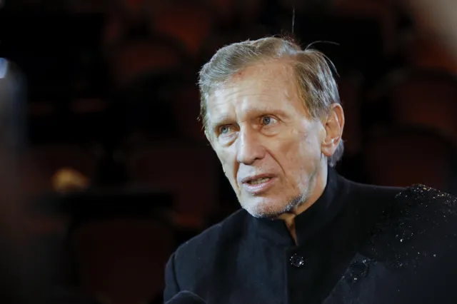 Jan Englert o rodzinnych tajemnicach. Ma trudne relacje ze znanym bratem