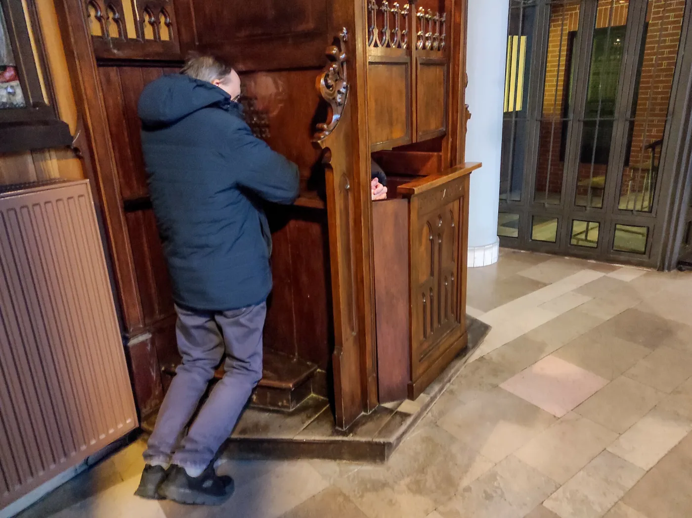 Grzechy, za które nie dostaniesz rozgrzeszenia. Ksiądz będzie bezlitosny [LISTA]