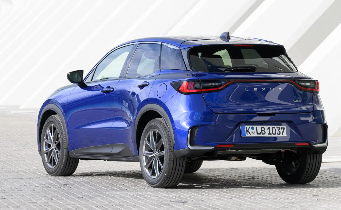 lexus-lbx-38365773.jpg
