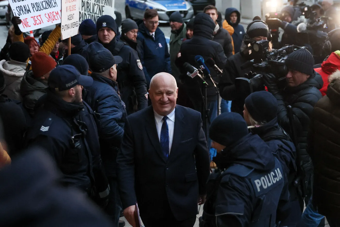 PKW przyjęła sprawozdanie PiS. Kontrowersje wokół orzeczenia SN