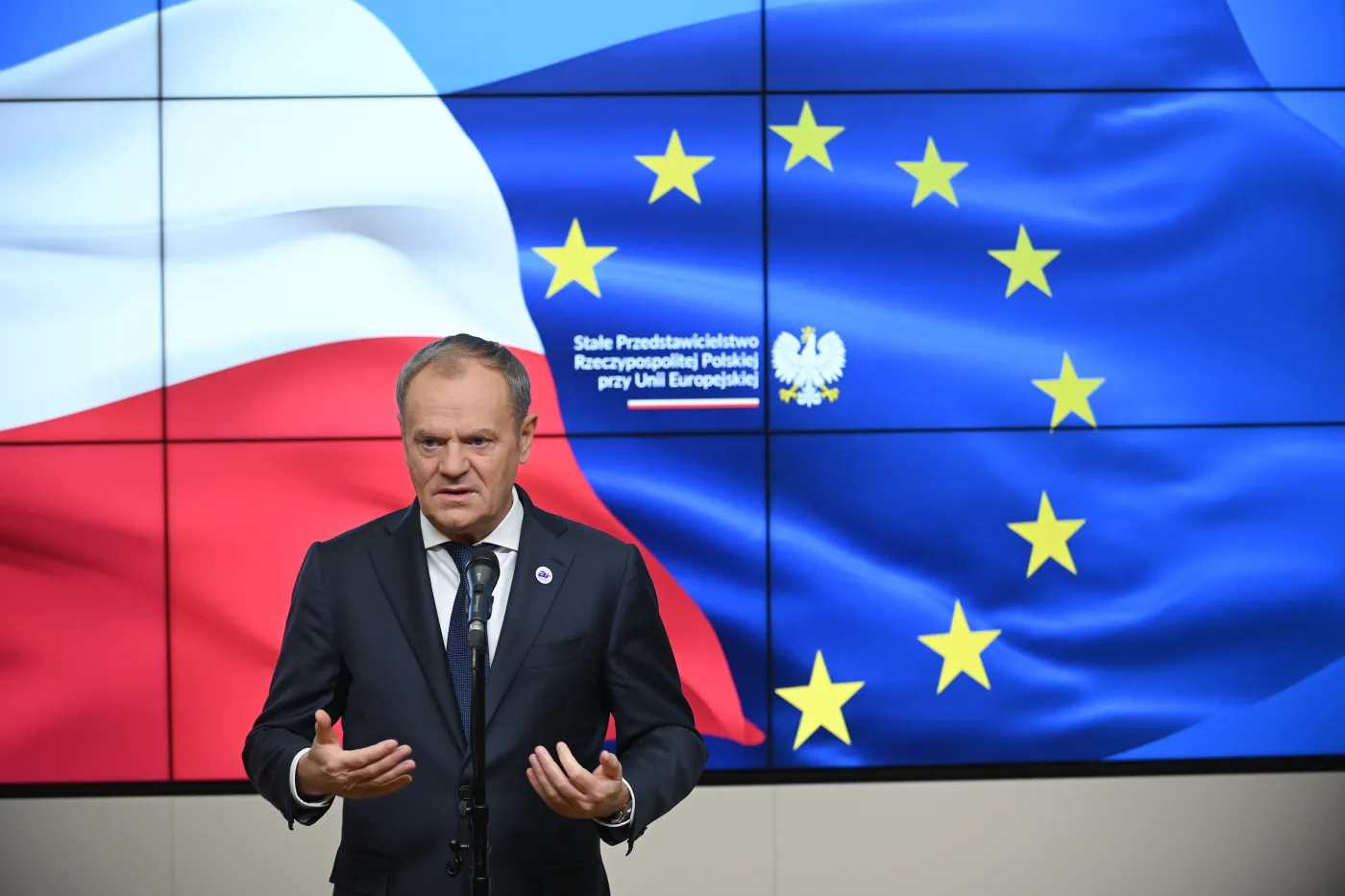 Tusk grzmi: Skorumpowani urzędnicy wybierają pomiędzy Łukaszenką a Orbanem. "Nie spodziewałem się"