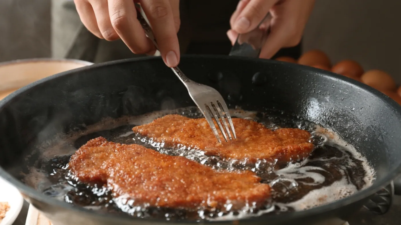 Czy można kilka razy smażyć na tym samym oleju? Mało kto zna prawidłową odpowiedź