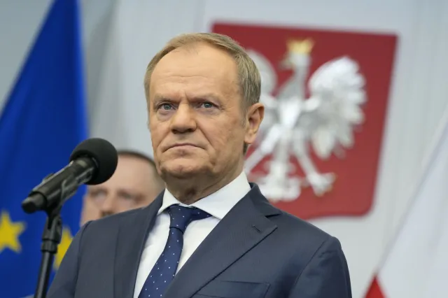 Tusk zapowiada dodatki mieszkaniowe dla służb. Nawet 1800 zł miesięcznie