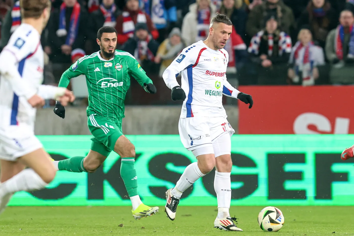 Sędziowie boją się Podolskiego. Znów wszystko uszło mu płazem