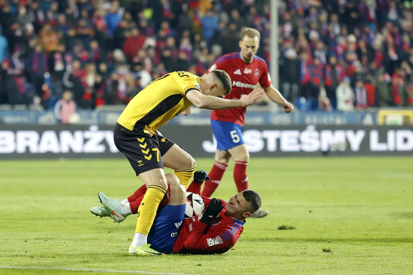 W Częstochowie zatrzęsła się ziemia. GKS Katowice zaskoczył piłkarzy Marka Papszuna