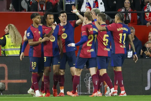 Kapitalna parada Szczęsnego, Lewandowski idzie na króla, Barcelona bliżej Realu