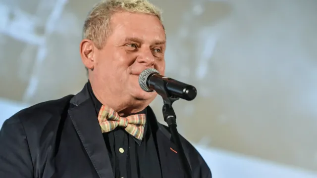 Kazik Staszewski "przestał być warszawiakiem", a w sieci wrze. Tak się tłumaczy