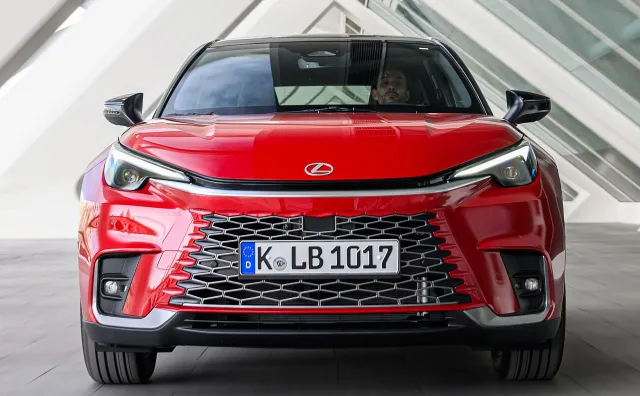 Nowy Lexus wjeżdża do Polski. Japończycy już świętują sukces