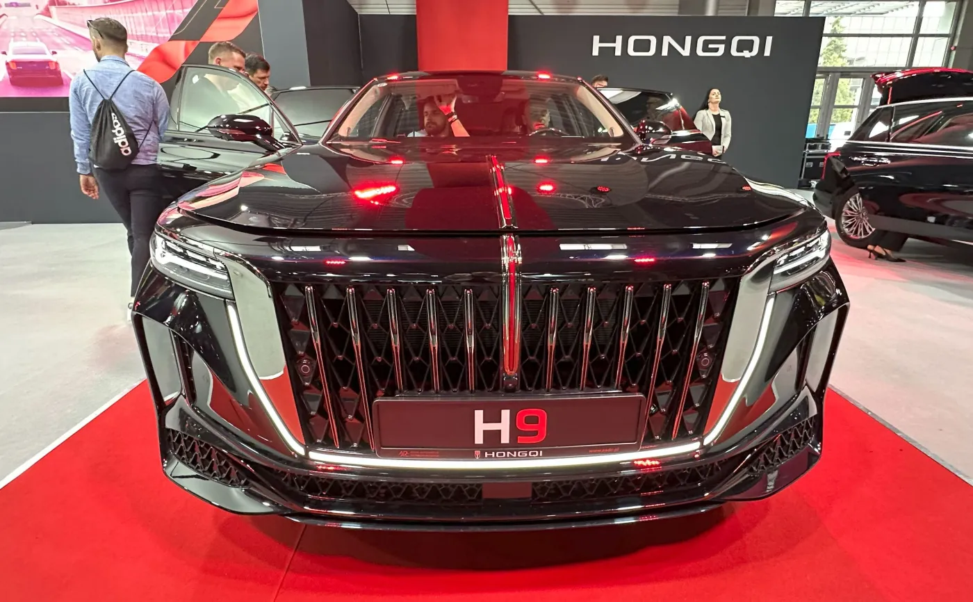 Hongqi już w Polsce. Jakie ceny i silniki? Oto najtańszy SUV i największy sedan