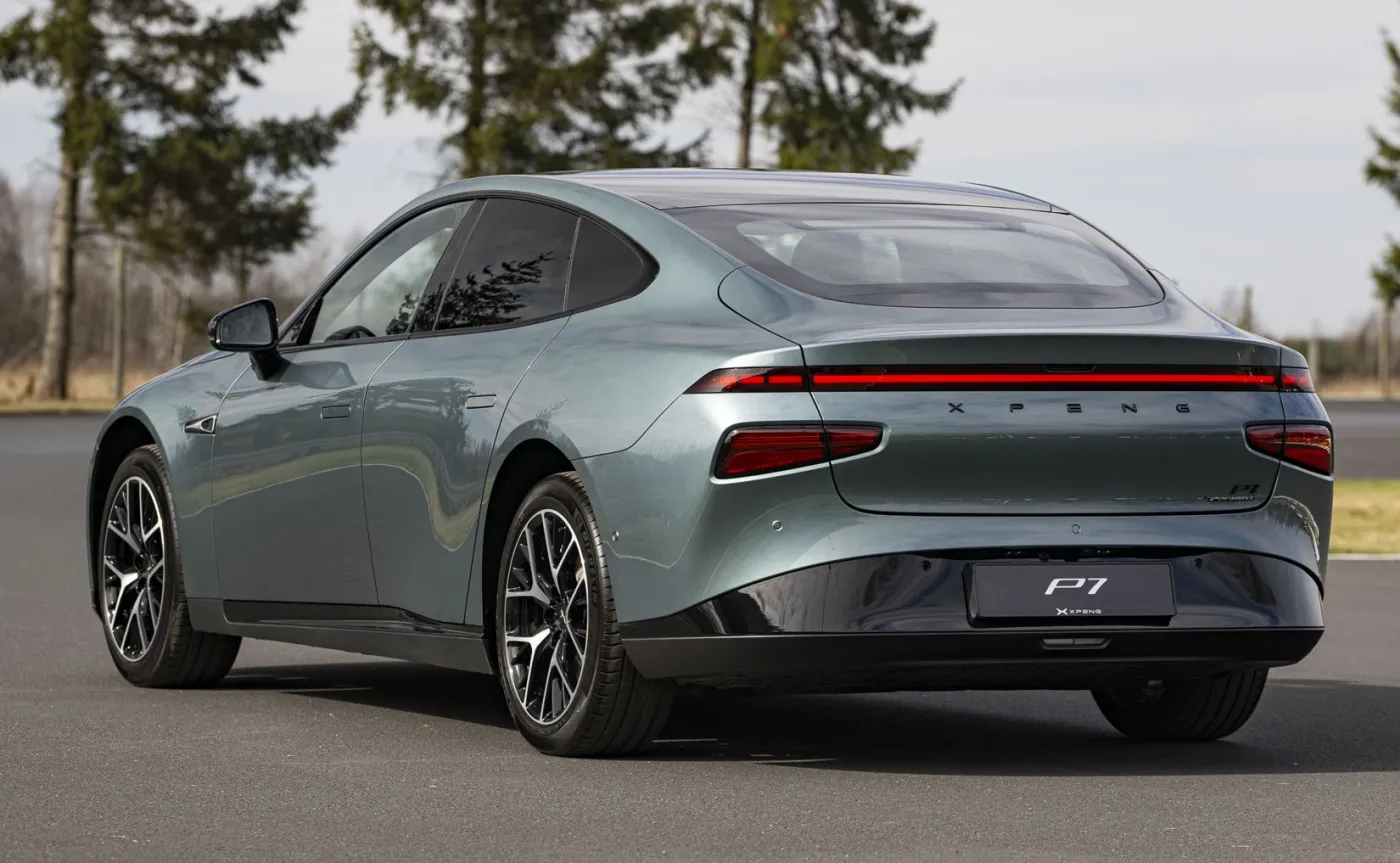 xpeng-p7-38449006.jpg