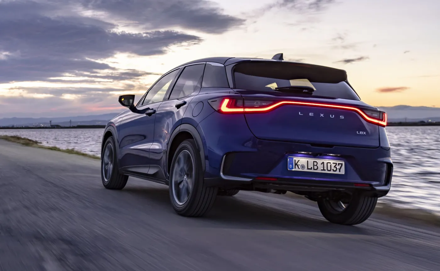 lexus-lbx-38028516.jpg