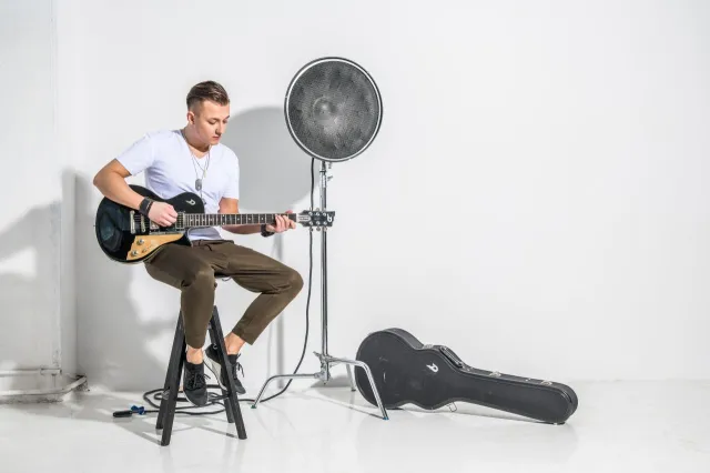 Paweł Tur i Marek Kościkiewicz połączyli siły. Ich muzyczny hit podbija sieć [WIDEO]