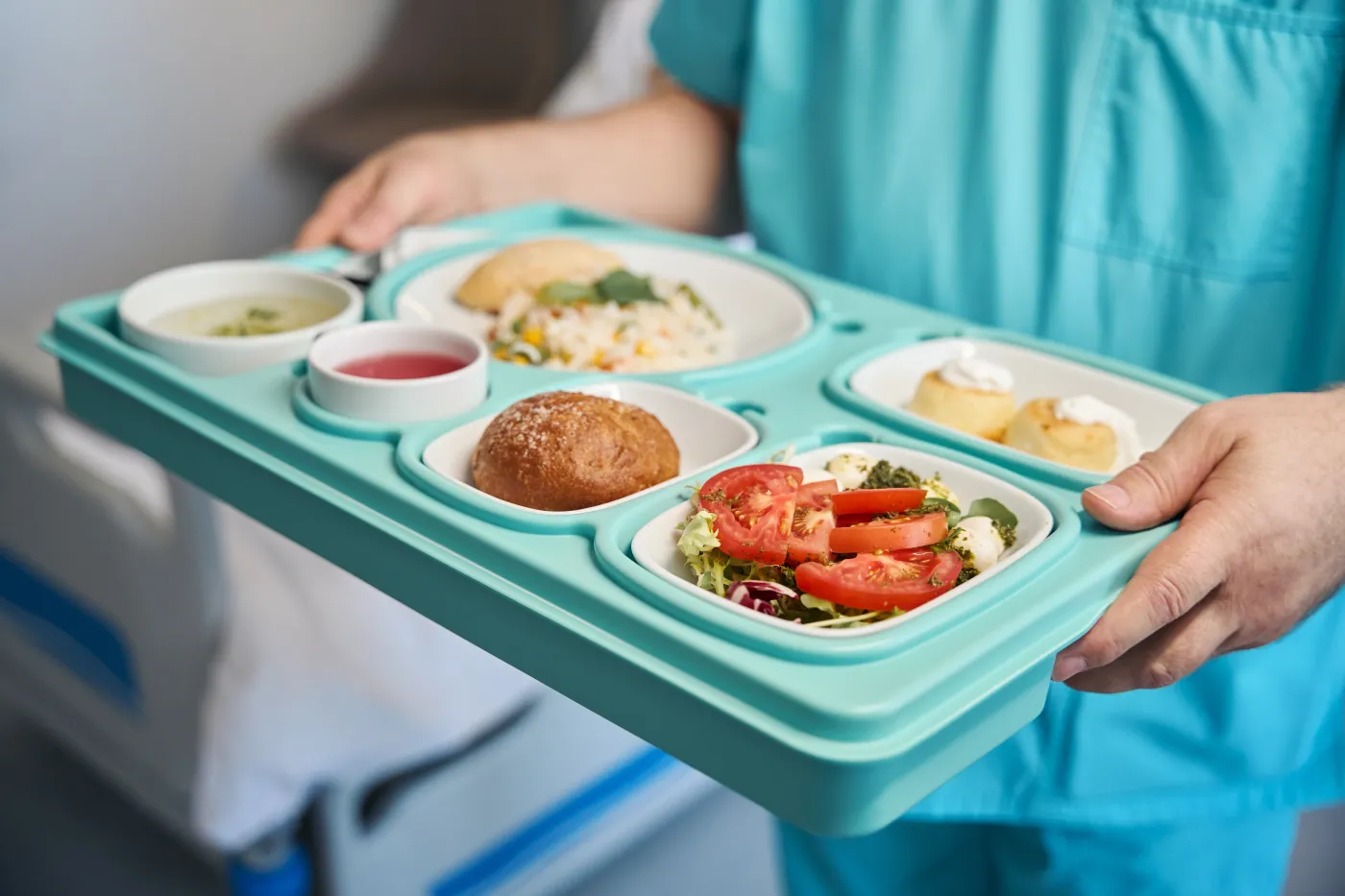 Rewolucja w szpitalnych posiłkach. 14 rodzajów diet do wyboru niczym w cateringach pudełkowych