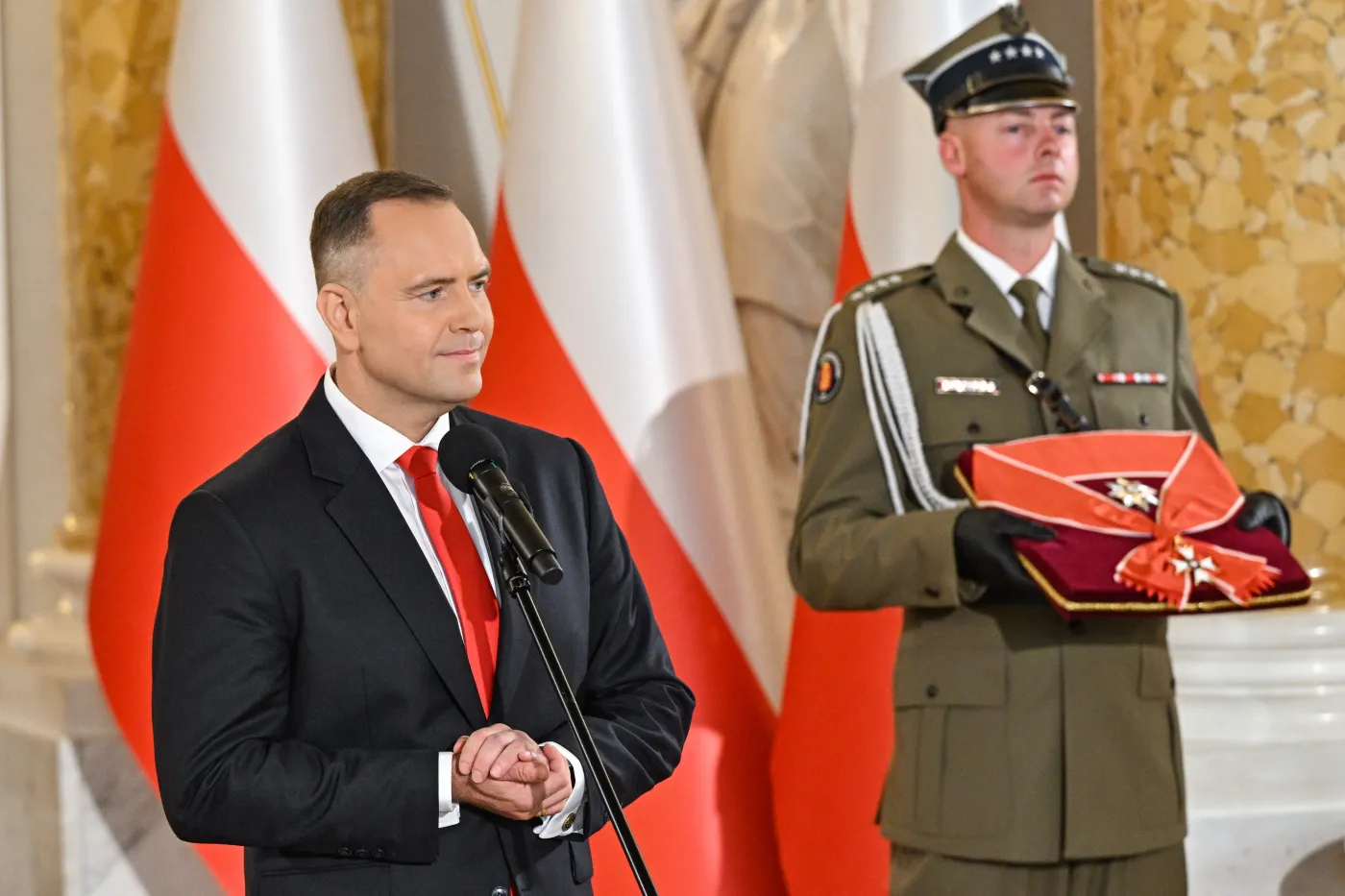 Karol Nawrocki przejmuje symbole władzy. Order Orła Białego i Order Odrodzenia Polski teraz w jego rękach