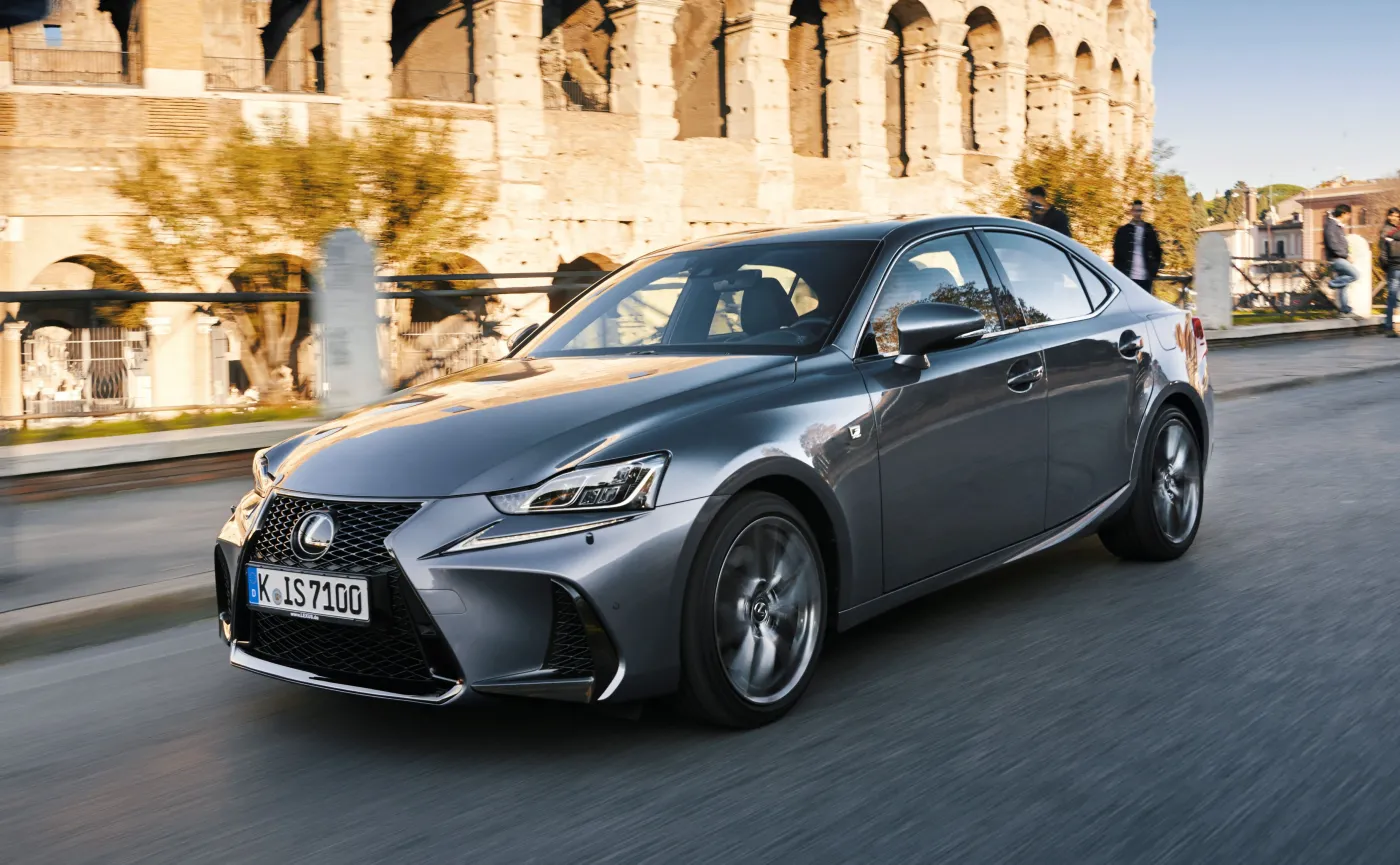 lexus-is-38845313.jpg