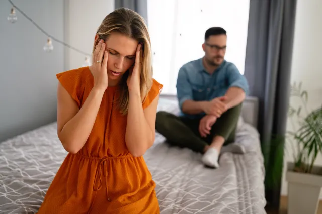 Przemoc psychiczna w związku. Gaslighting niszczy i odbiera sprawczość [ROZMOWA]