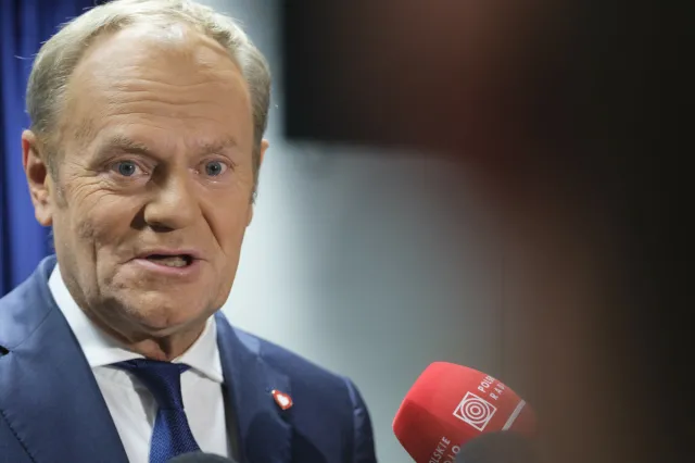 To już nie przypadek, to trend. KO odskakuje PiS w nowym sondażu CBOS