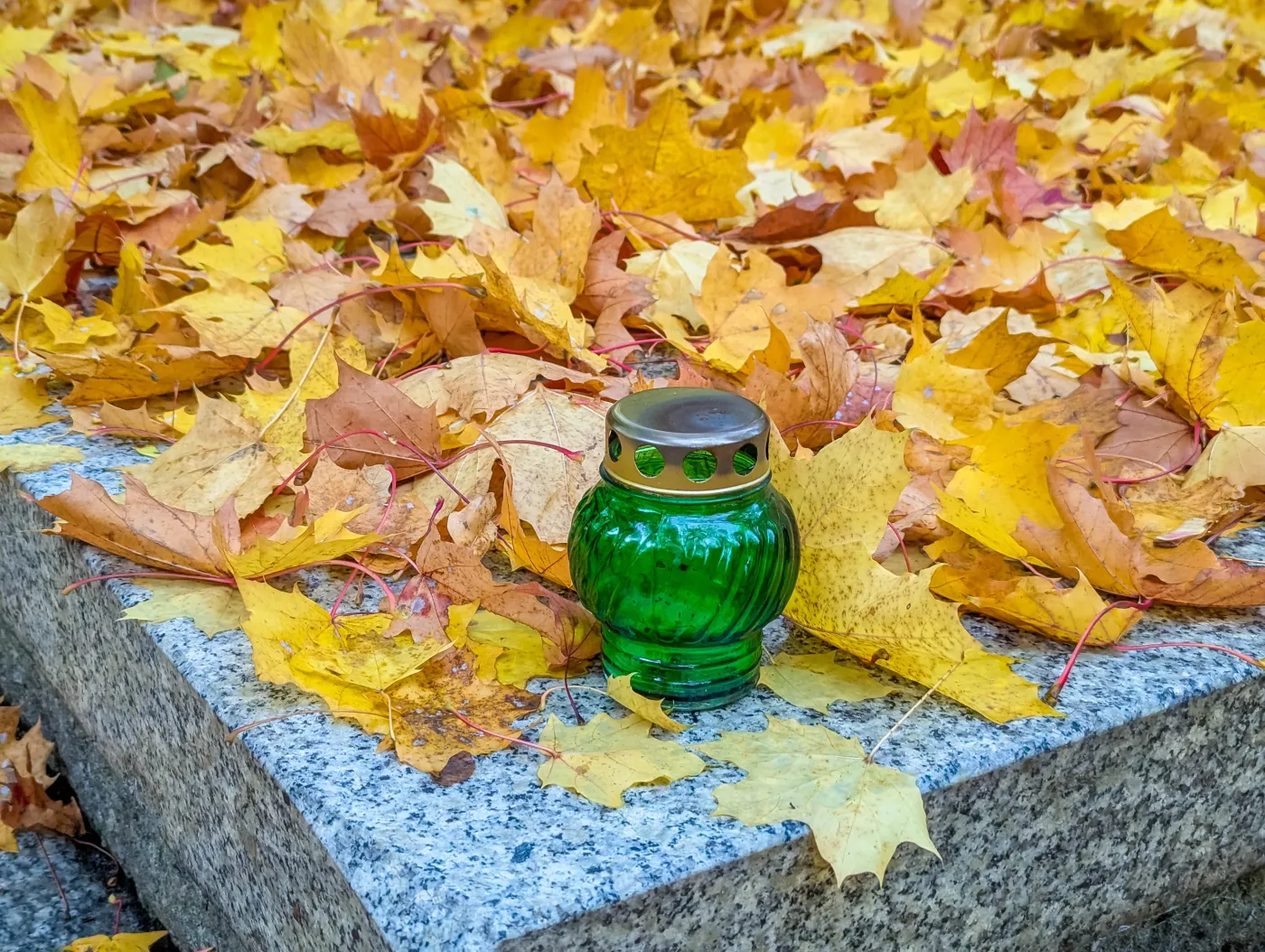 znicz, jesień, Wszystkich Świętych, cmentarz