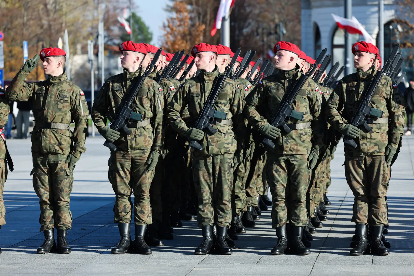 Czy istnieje moralny obowiązek obrony ojczyzny? Prawie połowa Polaków nie broniłaby kraju
