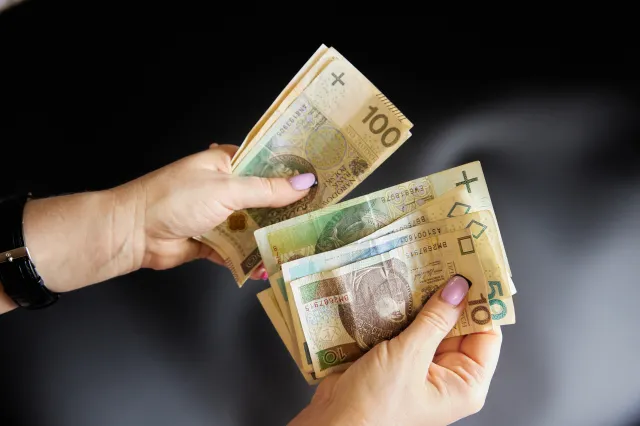 72 090 zł brutto dla każdego pracownika. Tyle od 1 stycznia 2026 wynosi odprawa