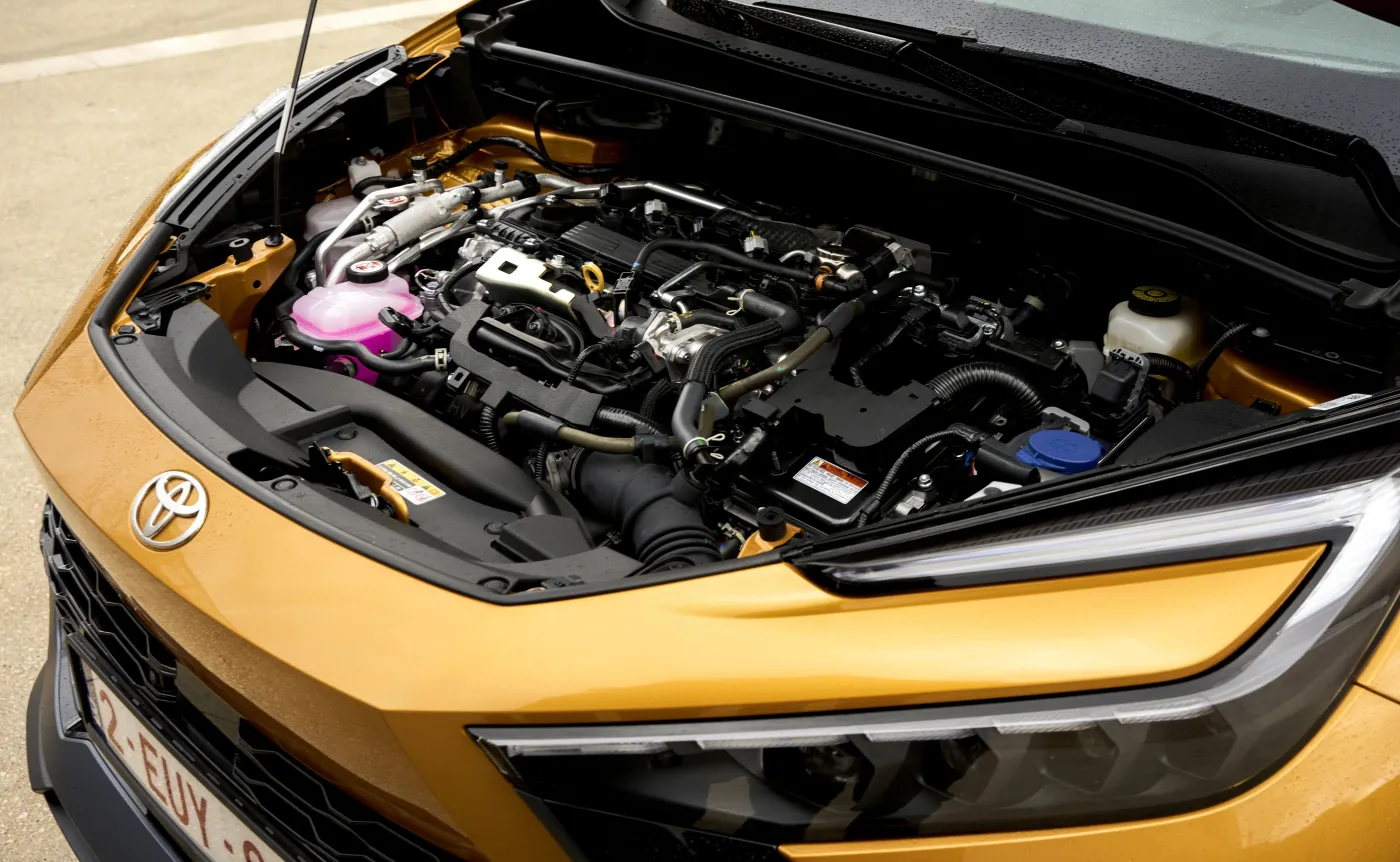 Nowy SUV Toyoty znika w ciemno. Spala 3,2 l na 100 km. Ile kosztuje?